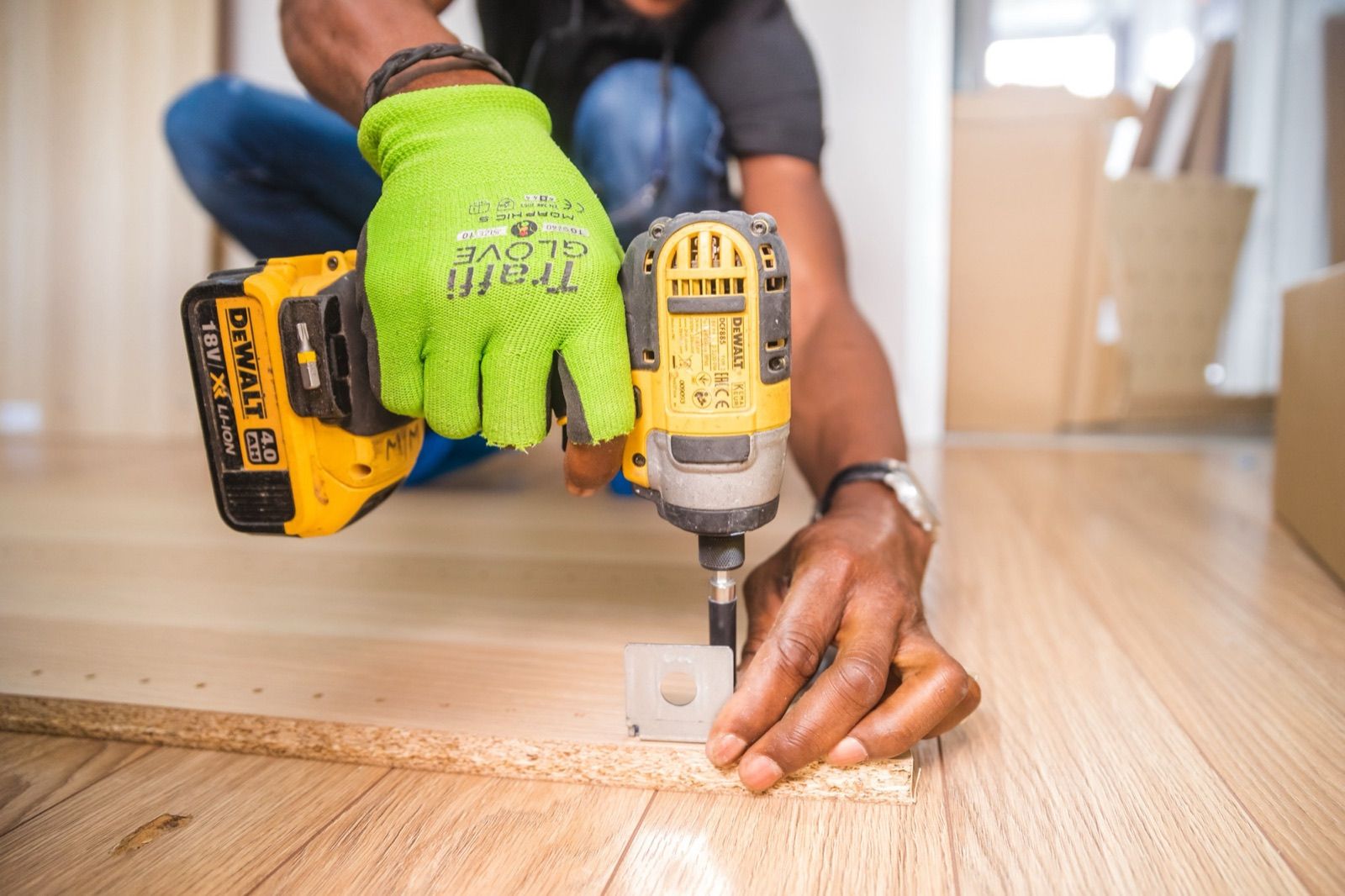 Driving a screw with a cordless impact driver